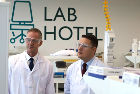 The Shadow Science Secretary (left) and Shadow Health Secretary (right) on a visit to Stevenage Bioscience Catalyst to launch the Labour Party's life science strategy. (Essex Live)