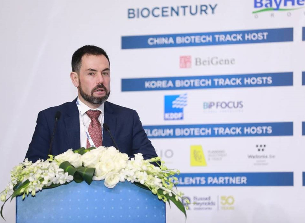 Steve Bates introducing UK companies at China Healthcare Summit 2019