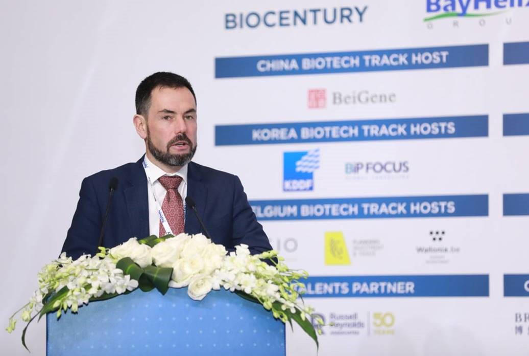 Steve Bates introducing UK companies at the China Healthcare Summit November 2019